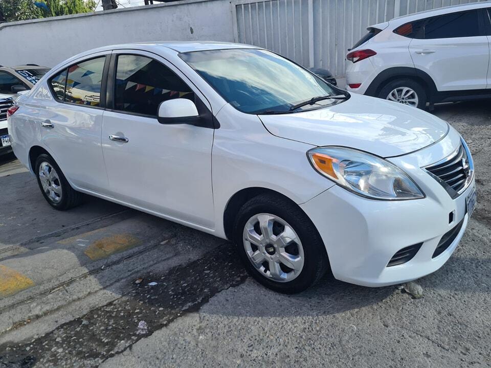 Nissan VERSA 2013