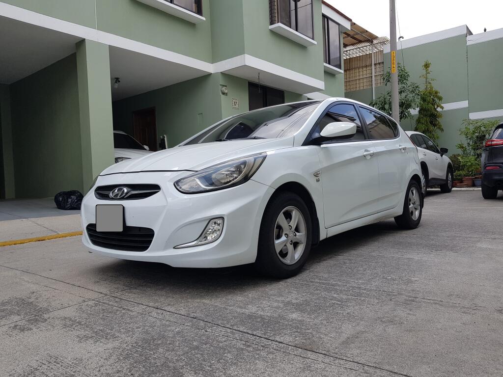 Hyundai ACCENT 2012