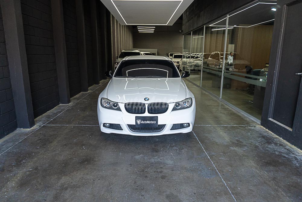 BMW 320i 2011