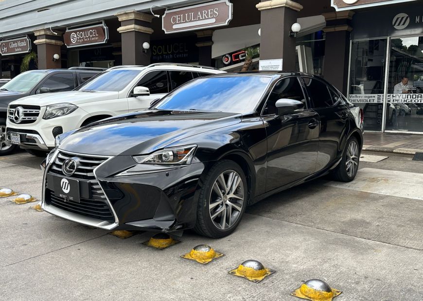 Lexus IS 2021